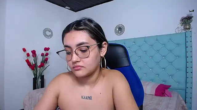 kathe-mills235 Adlı Modelin Canlı XXX Sohbeti