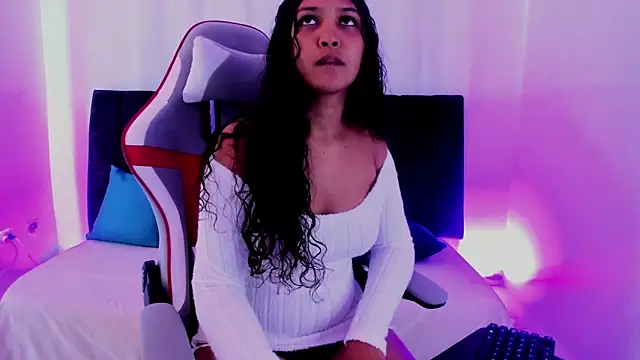 Chat +18 de Honnie_cute ao vivo