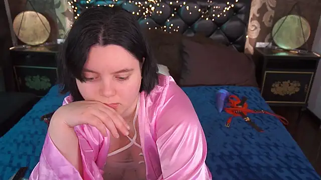 LittleShyy Show in webcam