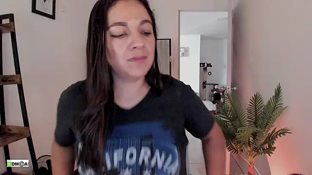 Chat +18 de urcute_kitten ao vivo