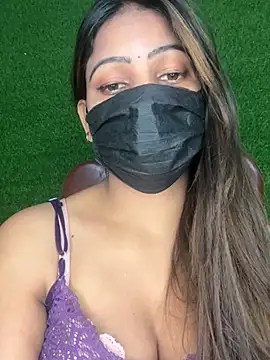 Chat +18 de CUTI-NAINA ao vivo