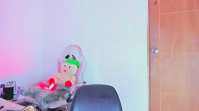 Emily_Coper18's Live XXX Chat