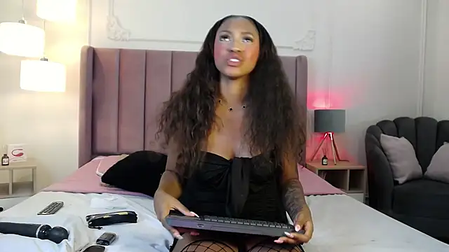 Czat XXX na żywo – LiaTrainor