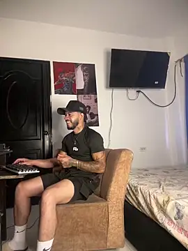 Kenny_romano Adlı Modelin Canlı XXX Sohbeti