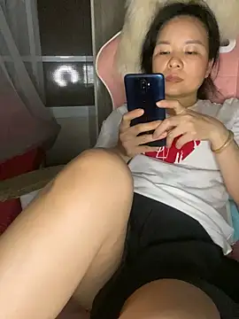 Ivy_Trix2 – Naživo XXX chat