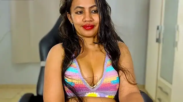 Chat +18 de FannyXhot ao vivo