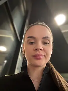 KristiRich Adlı Modelin Canlı XXX Sohbeti