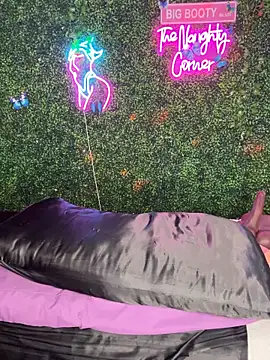 RenaThickAss Show in webcam