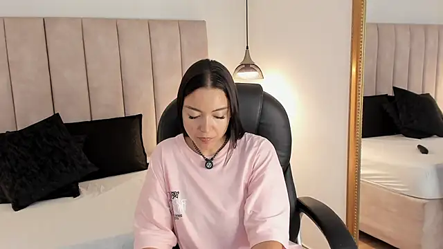 Megan-8 Live XXX-chat