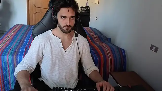 Al3xox02 Show in webcam