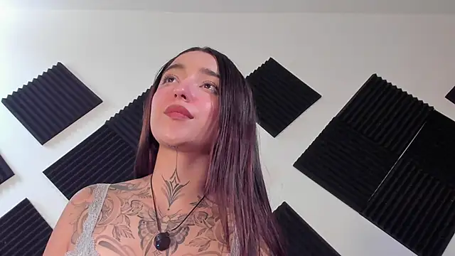 Chat XXX en directo de Emily_Rousess