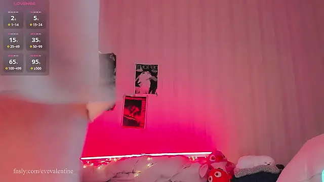 eva_vodkina: διαδικτυακό σόου στην κάμερα