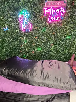 RenaThickAss Adlı Modelin Canlı XXX Sohbeti