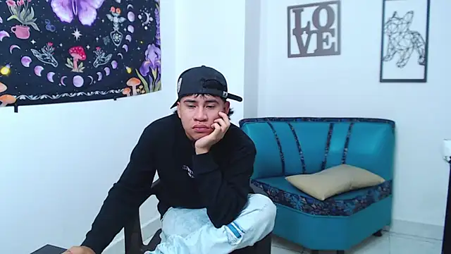 Chat +18 de logannth ao vivo