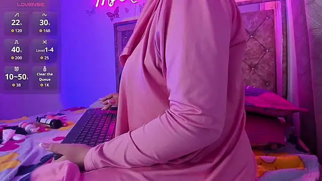 Chat +18 de Dana-Alabi ao vivo