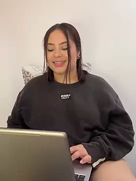 Juliana_xv Adlı Modelin Canlı XXX Sohbeti