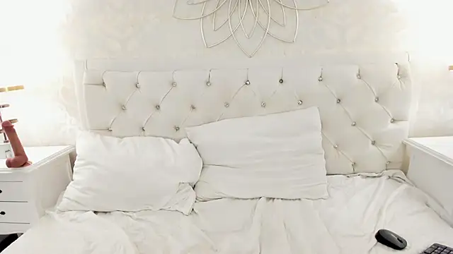 Julietta___'s Webcam Show