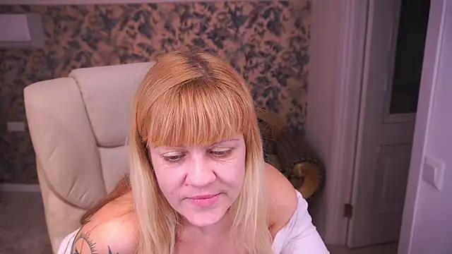 BellaLaPetit Chat XXX live