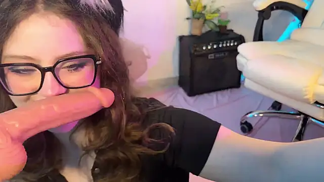 Lil_bela Adlı Modelin Canlı XXX Sohbeti