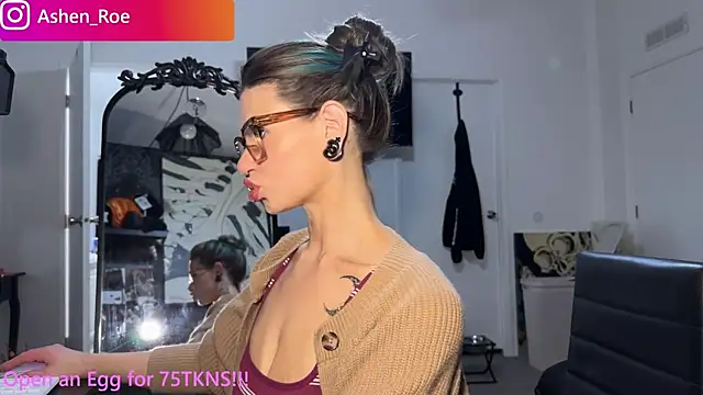 AshenRoe Chat XXX live