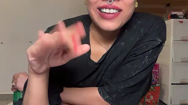 دردشة LucytheDevilQueen الجنسية المباشرة