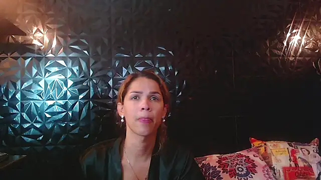 PINK__LOLA1 Show in webcam