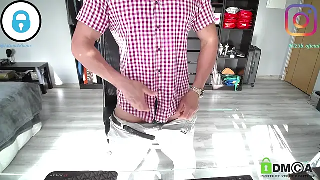 latinoo23bomのウェブカメラショー