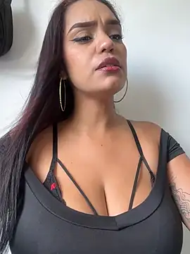 Sara-77 Show in webcam