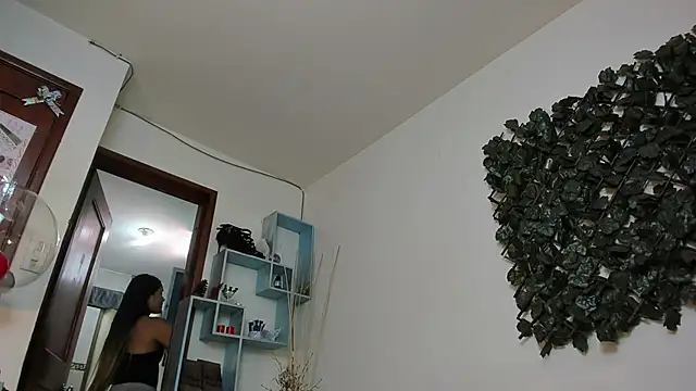 DestinyHills: онлайн-секс-чат