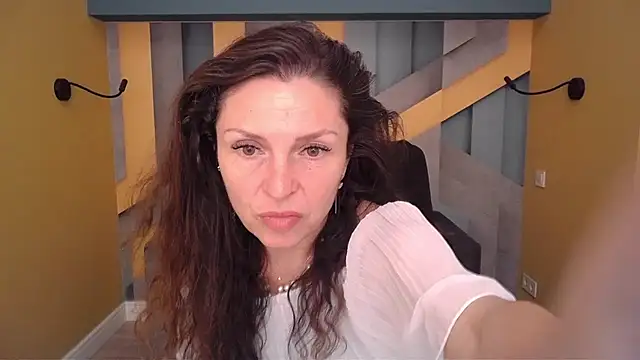 EllaLong Chat XXX in diretta