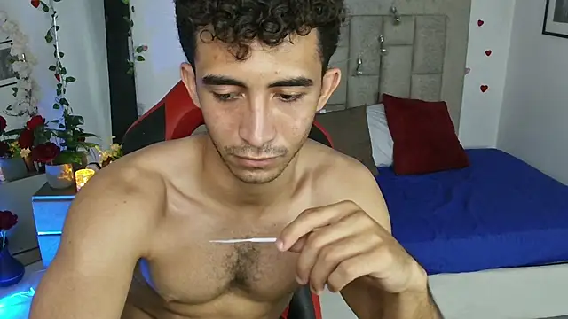 Caius_fox Adlı Modelin Canlı XXX Sohbeti