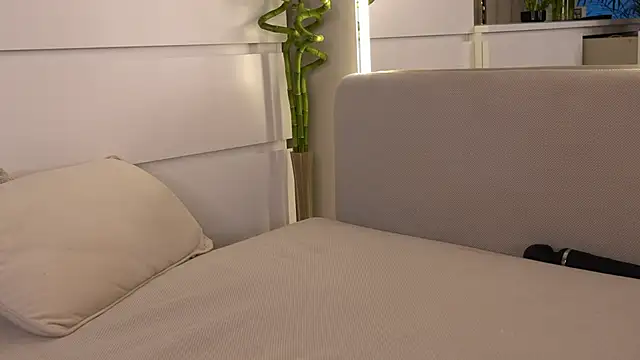 Tinydoll_XO Chat XXX in diretta