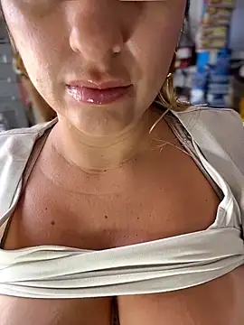 sammyqueenx21 Adlı Modelin Canlı XXX Sohbeti