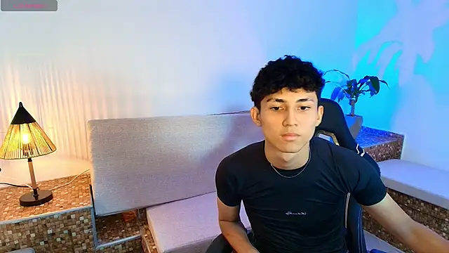 Show modela Valentino_Rey na web-kameri