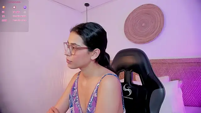 Онлайн чат XXX desireee_