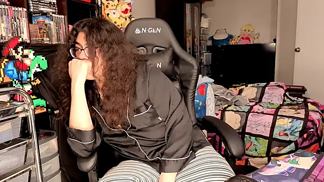 ShinyCherub Show in webcam