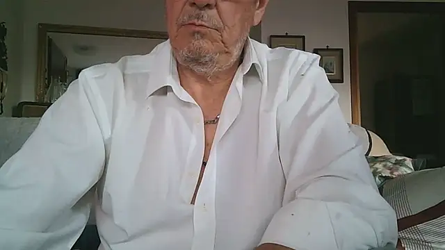 gyodybis: διαδικτυακό σόου στην κάμερα