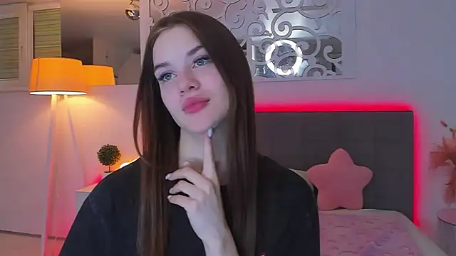 LuisaClover Adlı Modelin Canlı XXX Sohbeti