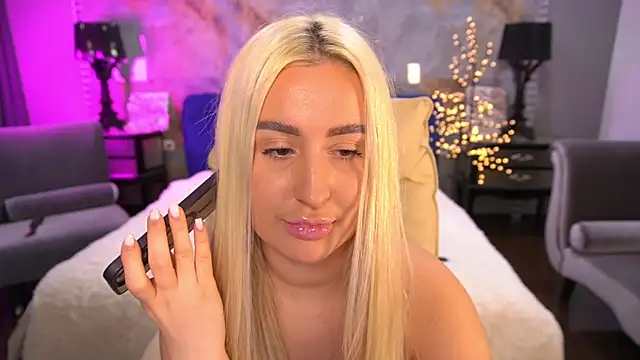 دردشة LiaBrazzerr الجنسية المباشرة