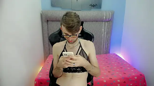 Dani_high: διαδικτυακό σόου στην κάμερα