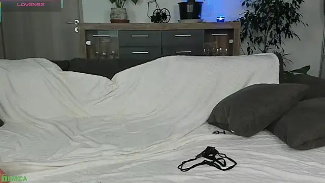 ShantallMilf 网络视讯表演