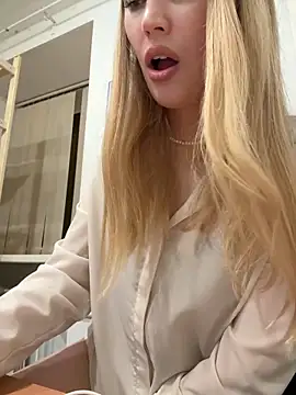 blonde_exe's Webcam Show