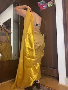 IndianLatinaa 웹캠 쇼