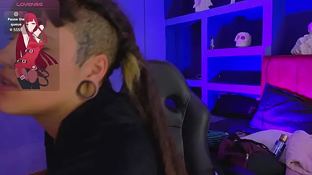 XXX chat uživo modela _sharlotte777