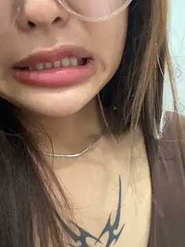 __BabyShowPublic__: διαδικτυακό σόου στην κάμερα