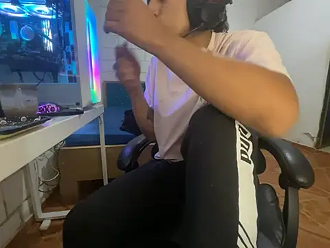 Max_TheHorseDick Pertunjukan Webcam