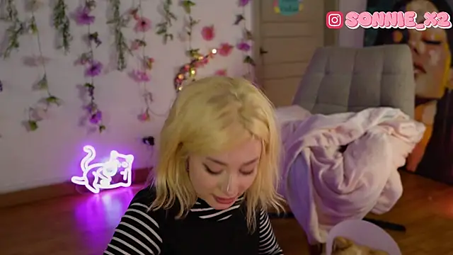 Sonnie_mami Adlı Modelin Canlı XXX Sohbeti