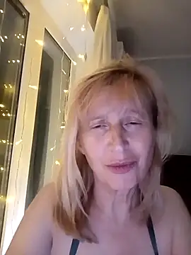 XXX chat uživo modela TrinaAdair