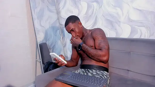 Chatroom XXX en direct de aron_clark