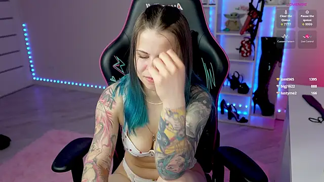 QueenAliceX Webcam-Show